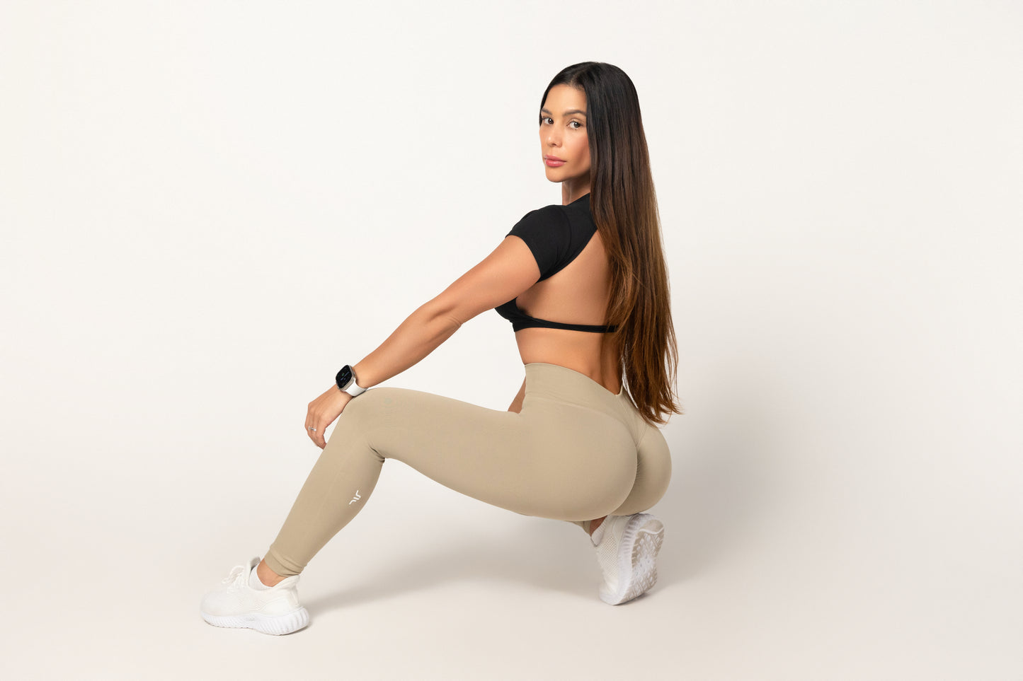 Silueta Scrunch V-Cut Leggings - Almond
